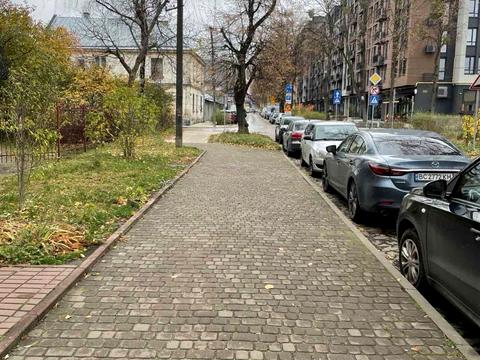 комерційна за адресою Квітова вул., 26