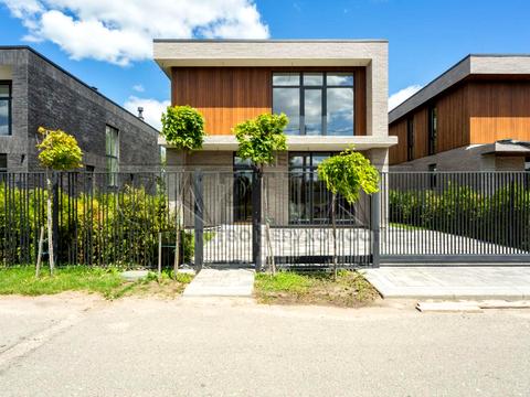 будинок за адресою вул. Ганни Ярославни