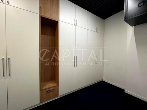 комерційна за адресою Київ, Лаврська вул. (Січневого Повстання), 3