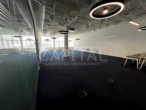 комерційна за адресою Київ, Лаврська вул. (Січневого Повстання), 3