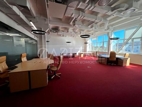 комерційна за адресою Київ, Лаврська вул. (Січневого Повстання), 3