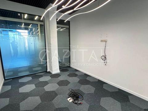 комерційна за адресою Київ, Лаврська вул. (Січневого Повстання), 3