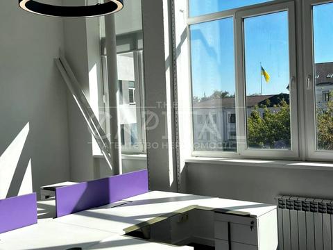 комерційна за адресою Київ, Лаврська вул. (Січневого Повстання), 3