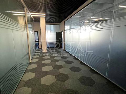 комерційна за адресою Київ, Лаврська вул. (Січневого Повстання), 3