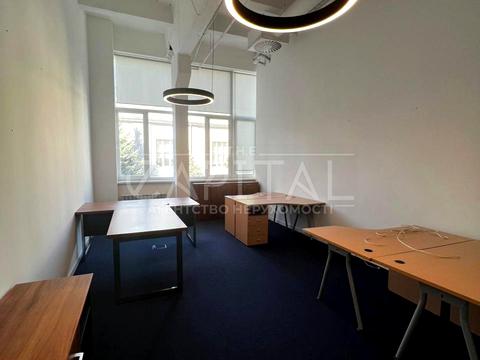 комерційна за адресою Київ, Лаврська вул. (Січневого Повстання), 3