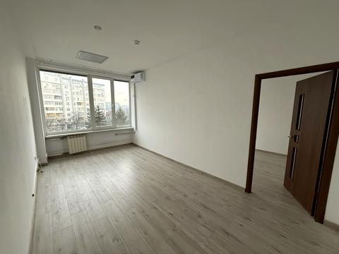 комерційна за адресою В'ячеслава Чорновола просп. (), 63