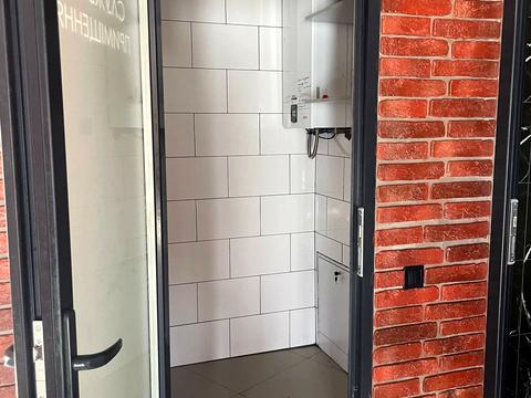 комерційна за адресою Волинська вул., 1