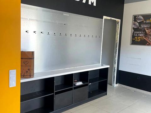 комерційна за адресою Волинська вул., 1