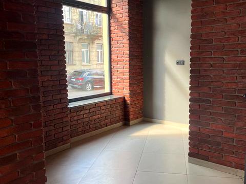 комерційна за адресою Волинська вул., 1