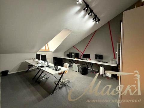 комерційна за адресою Воздвиженська вул., 22