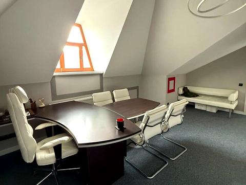 комерційна за адресою Воздвиженська вул., 22