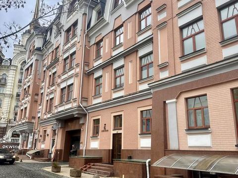 комерційна за адресою Воздвиженська вул., 22