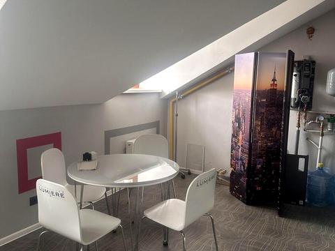 комерційна за адресою Воздвиженська вул., 22