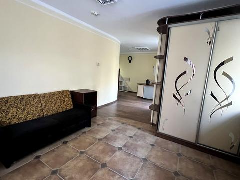 комерційна за адресою Генерала М. Тарнавського вул., 23