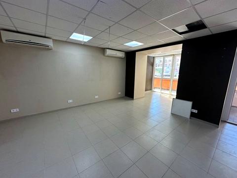 комерційна за адресою Університетська вул., 2Л