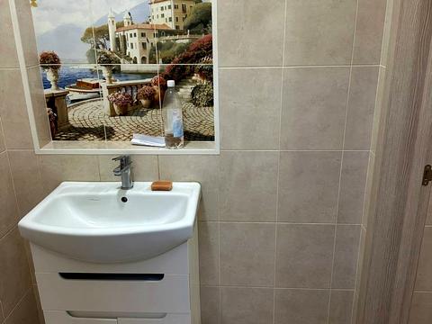 комерційна за адресою Університетська вул., 2Л