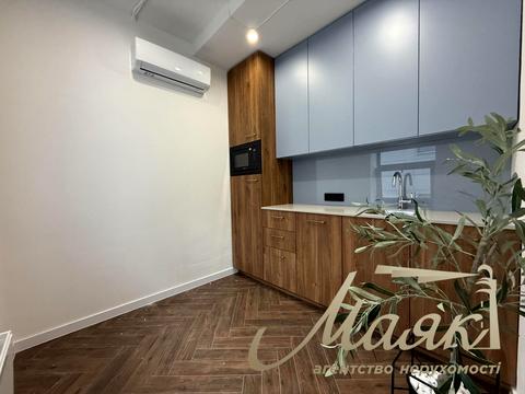 комерційна за адресою Хрещатик вул. (Kreschatic), 16