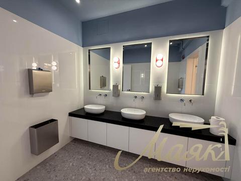 комерційна за адресою Хрещатик вул. (Kreschatic), 16