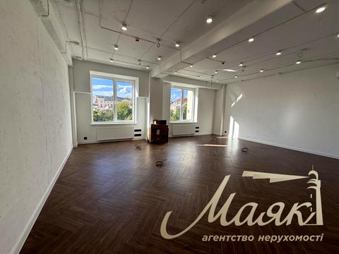 комерційна за адресою Хрещатик вул. (Kreschatic), 16