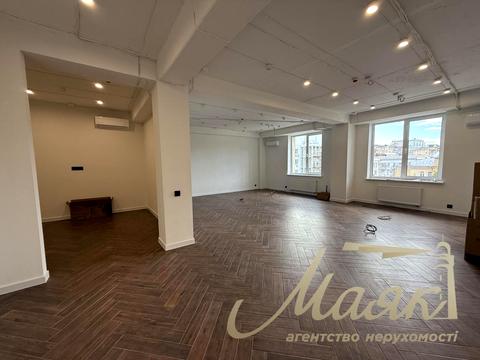 комерційна за адресою Хрещатик вул. (Kreschatic), 16