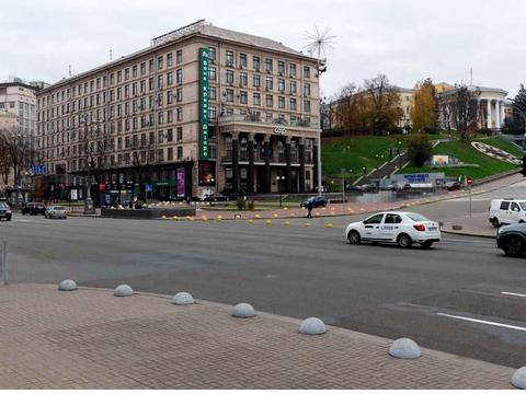 комерційна за адресою Хрещатик вул. (Kreschatic), 7/11