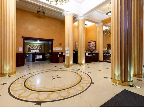 комерційна за адресою Хрещатик вул. (Kreschatic), 7/11