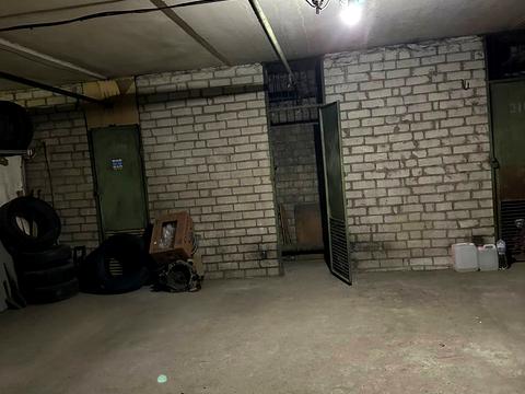 паркомісце за адресою Євгена Коновальця вул., 7а