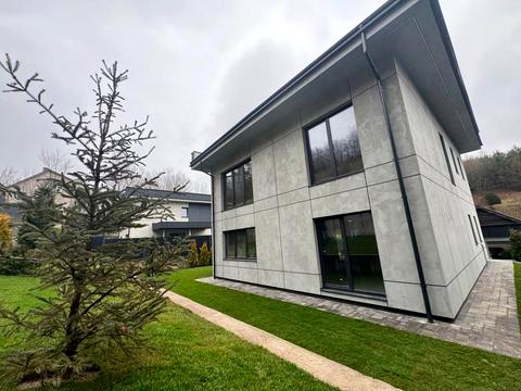 будинок за адресою с. Лісники, Стежки вул.