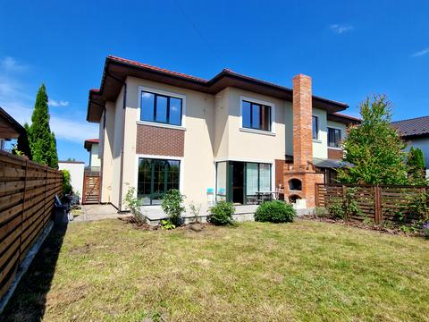 дом по адресу Будівельників вул., 4