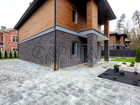 будинок за адресою вул. Валерия Лобановского