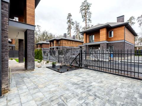 будинок за адресою вул. Валерия Лобановского