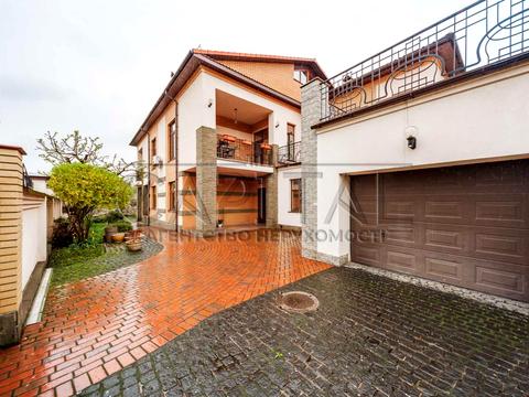 будинок за адресою Соборна вул. ()