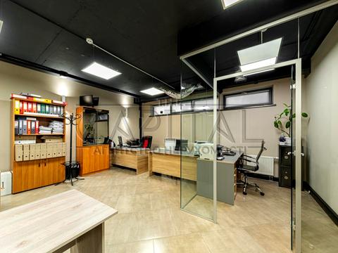 комерційна за адресою Андрія Верхогляда вул. (Михайла Драгомирова), 14-А