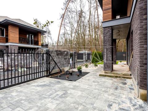 будинок за адресою Валерія Лобановського вул.