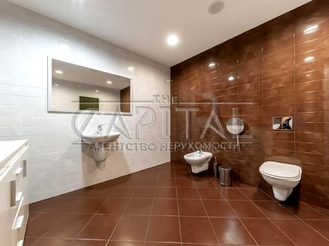 комерційна за адресою Володимирська вул., 4