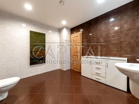 комерційна за адресою Володимирська вул., 4