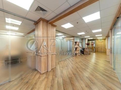 комерційна за адресою Володимирська вул., 4