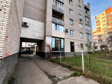 комерційна за адресою Кравчука вул., 15