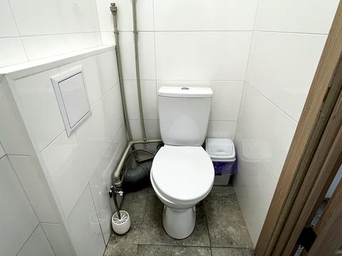 комерційна за адресою Кравчука вул., 15