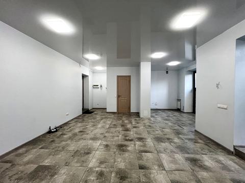 комерційна за адресою Кравчука вул., 15