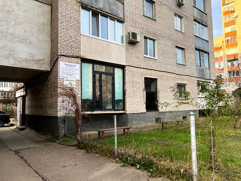 комерційна за адресою Кравчука вул., 15