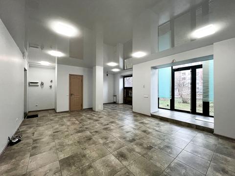 комерційна за адресою Кравчука вул., 15