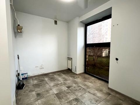 комерційна за адресою Кравчука вул., 15