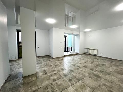 комерційна за адресою Кравчука вул., 15