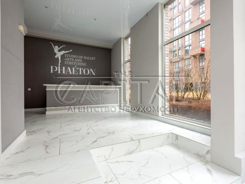 комерційна за адресою Салютна вул., 2б