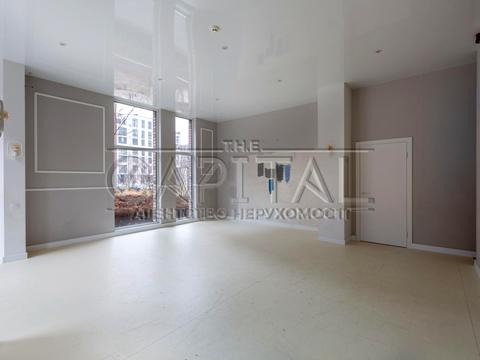 комерційна за адресою Салютна вул., 2б