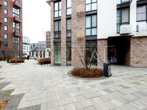 комерційна за адресою Салютна вул., 2б