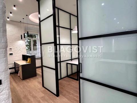 комерційна за адресою Богдана Ступки вул. (Станіславського), 3