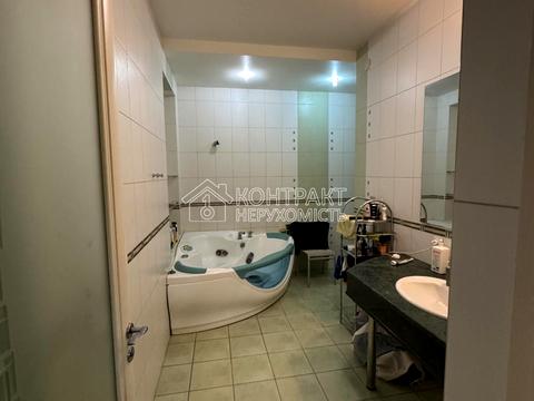 квартира за адресою Космічна вул., 12а