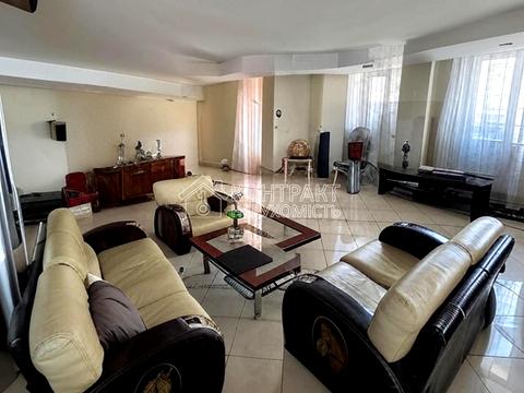 квартира за адресою Космічна вул., 12а